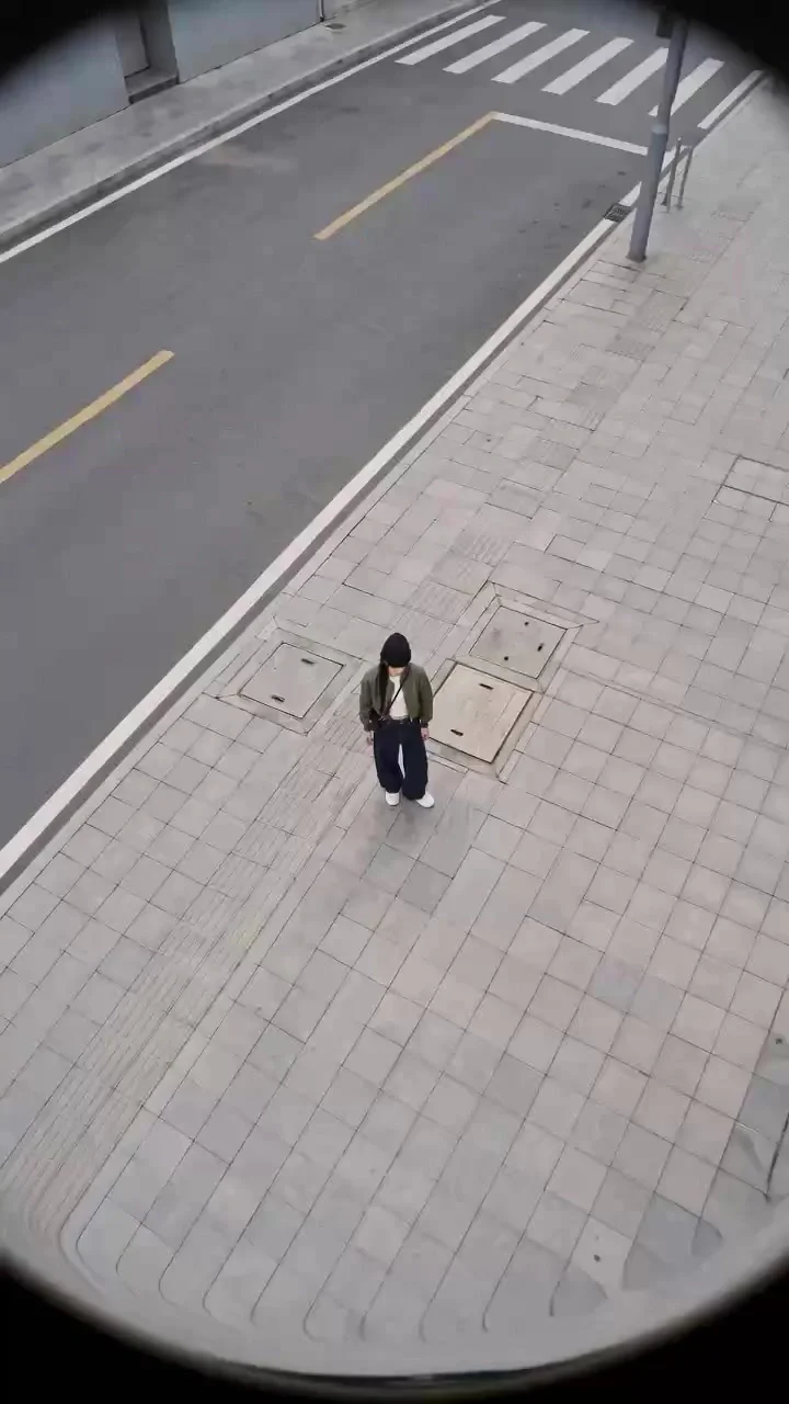 Instagram-Style Character Anchor Zoom Transitions